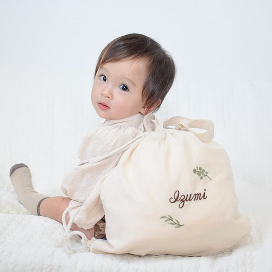 刺繍名入れ 1歳誕生日 一升餅 名前入りリュック・生成り・クルワール