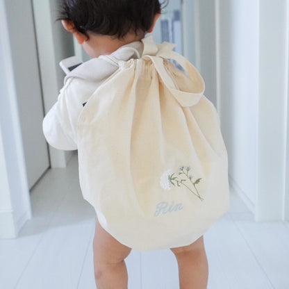 一升餅 1歳誕生日 刺繍名入れ 名前入りリュック・生成り・ラ・フルール