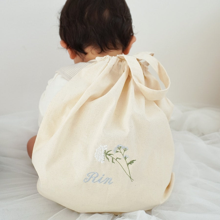一升餅 1歳誕生日 刺繍名入れ 名前入りリュック・生成り・ラ・フルール