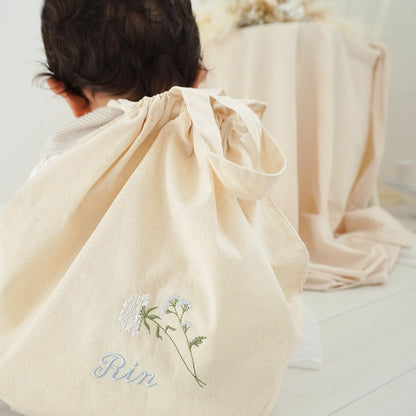 一升餅 1歳誕生日 刺繍名入れ 名前入りリュック・生成り・ラ・フルール