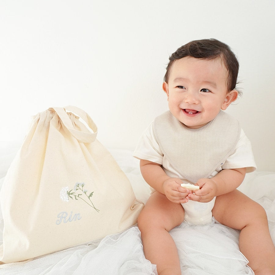 一升餅 1歳誕生日 刺繍名入れ 名前入りリュック・生成り・ラ・フルール