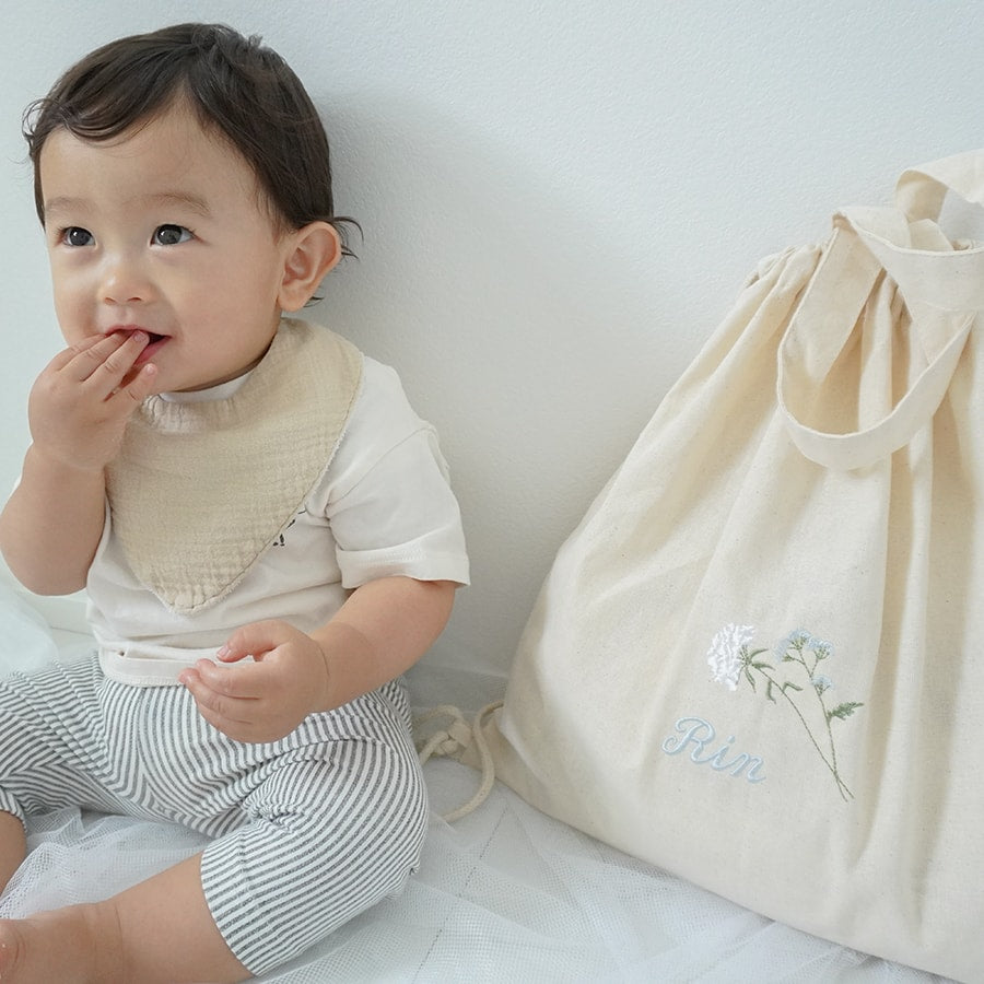 一升餅 1歳誕生日 刺繍名入れ 名前入りリュック・生成り・ラ・フルール