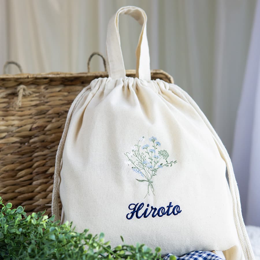 刺繍名入れ 1歳誕生日 一升餅 名前入りリュック・生成り・フルリ・ブルー