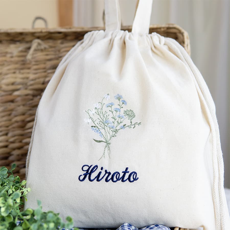 刺繍名入れ 1歳誕生日 一升餅 名前入りリュック・生成り・フルリ・ブルー