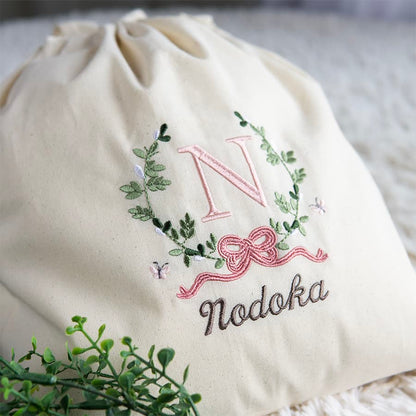 刺繍名入れ 1歳誕生日 一升餅 名前入りリュック・生成り・アンブレーム・ピンク