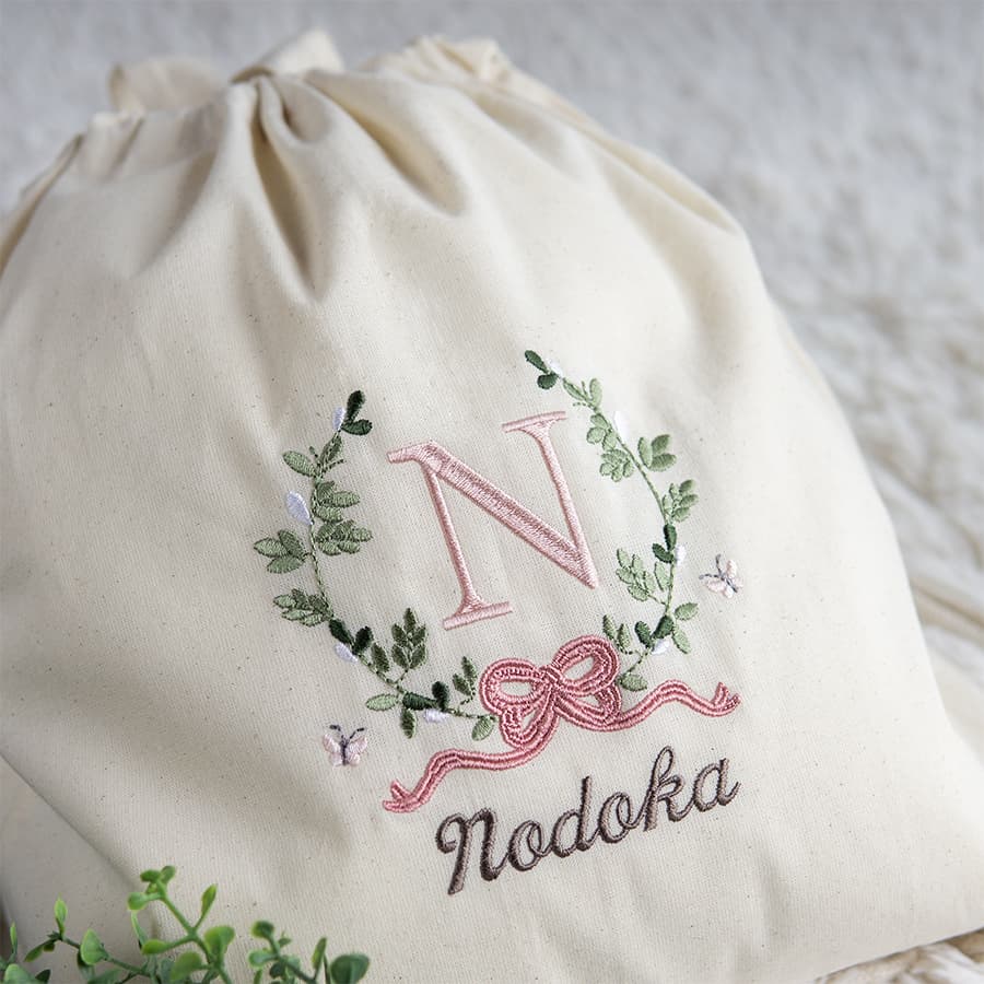 刺繍名入れ 1歳誕生日 一升餅 名前入りリュック・生成り・アンブレーム・ピンク