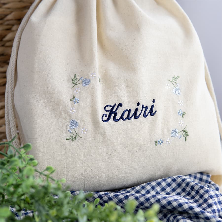 刺繍名入れ 1歳誕生日 一升餅 名前入りリュック・生成り・フルールミニョン・ブルー