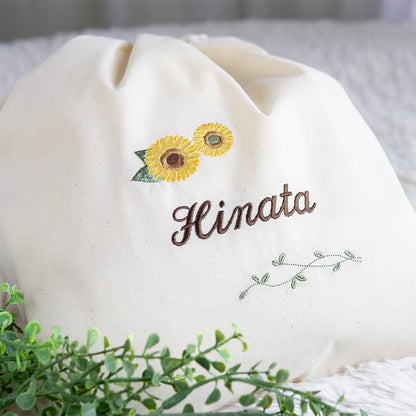 刺繍名入れ 1歳誕生日 一升餅 名前入りリュック・生成り・アンジュエ