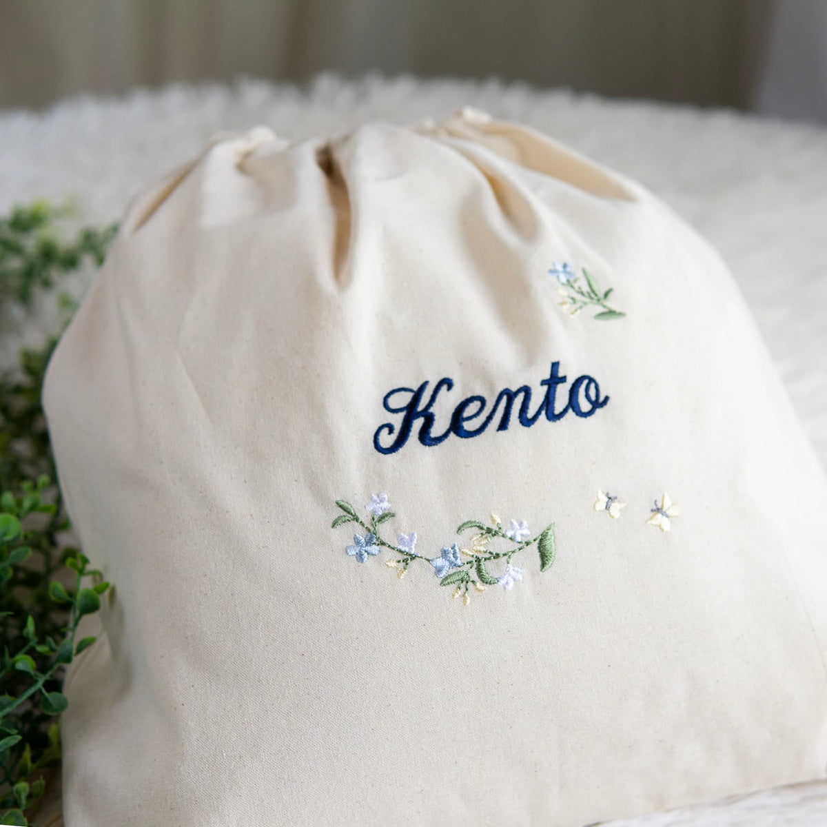 1歳誕生日 刺繍名入れ 一升餅 名前入りリュック・生成り・リンディ・ブルー