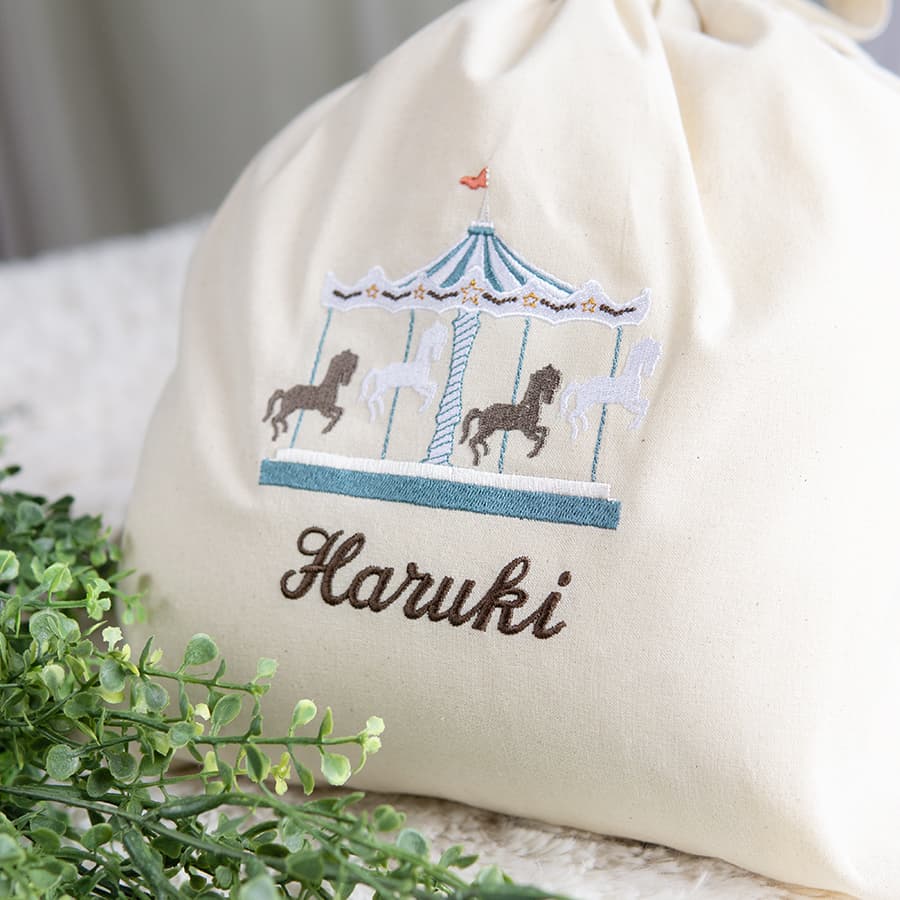 刺繍名入れ 1歳誕生日 一升餅 名前入りリュック・生成り・メリーゴーランド・ジョワ