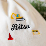画像をギャラリービューアに読み込む, 刺繍名入れ 1歳誕生日 一升餅 名前入りリュック・生成り・ショベルカー
