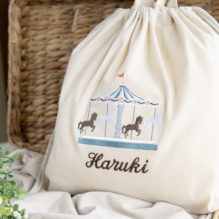 刺繍名入れ 1歳誕生日 一升餅 名前入りリュック・生成り・メリーゴーランド・ジョワ