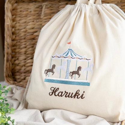 刺繍名入れ 1歳誕生日 一升餅 名前入りリュック・生成り・メリーゴーランド・ジョワ