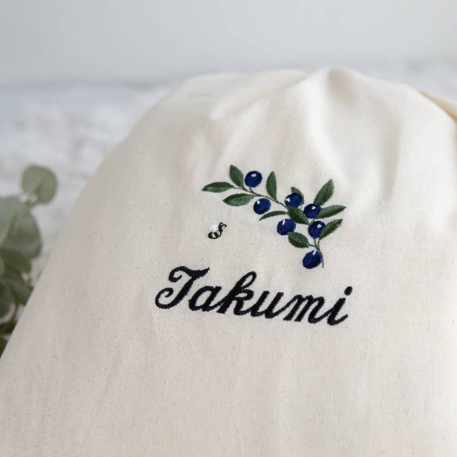 刺繍名入れ 1歳誕生日 一升餅 名前入りリュック・生成り・ブルーベリー