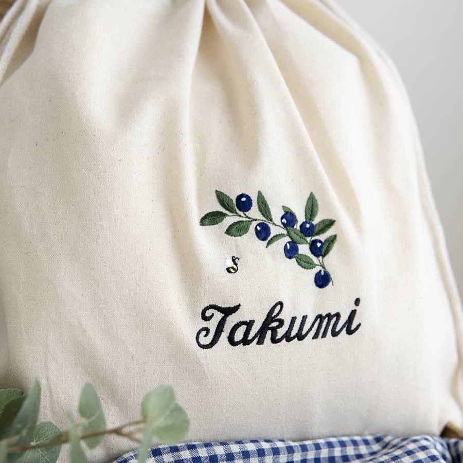 刺繍名入れ 1歳誕生日 一升餅 名前入りリュック・生成り・ブルーベリー