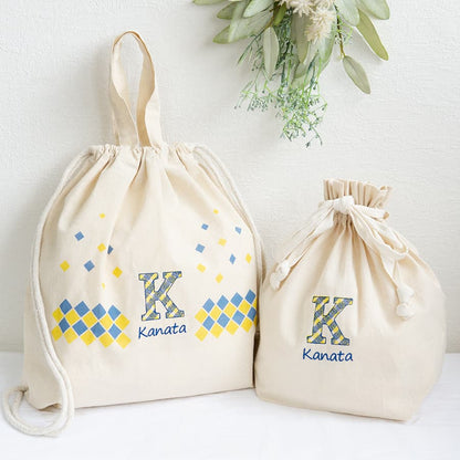 名前入りリュック・チェック・ザ・ステップと名前入りおむつ巾着・チェック刺繍のギフトセット