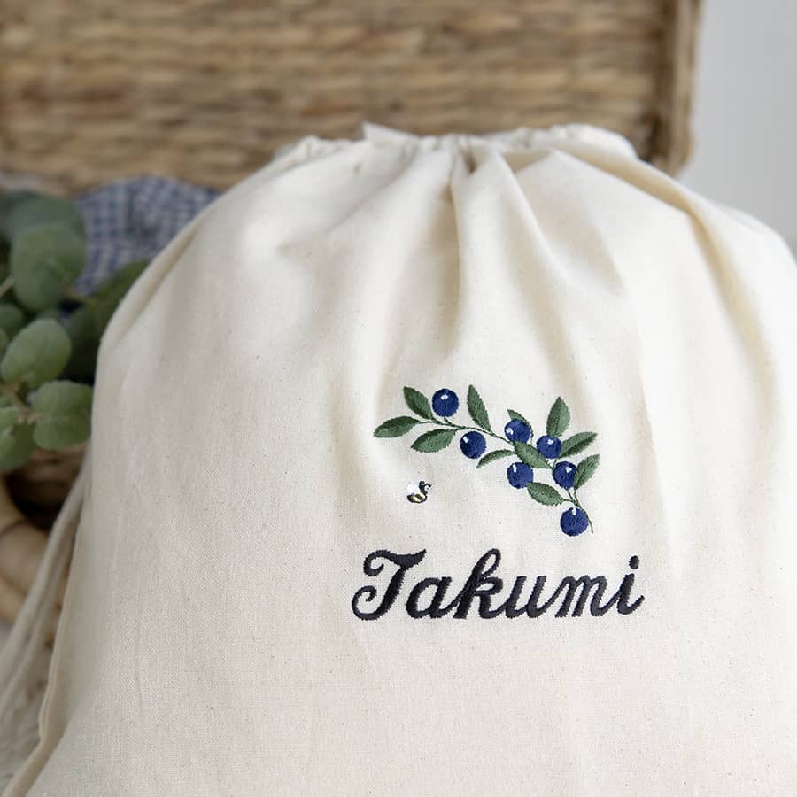 刺繍名入れ 1歳誕生日 一升餅 名前入りリュック・生成り・ブルーベリー