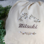 画像をギャラリービューアに読み込む, 刺繍名入れ 1歳誕生日 一升餅 名前入りリュック・生成り・フルール・オン・レーヴ・ニュアンス
