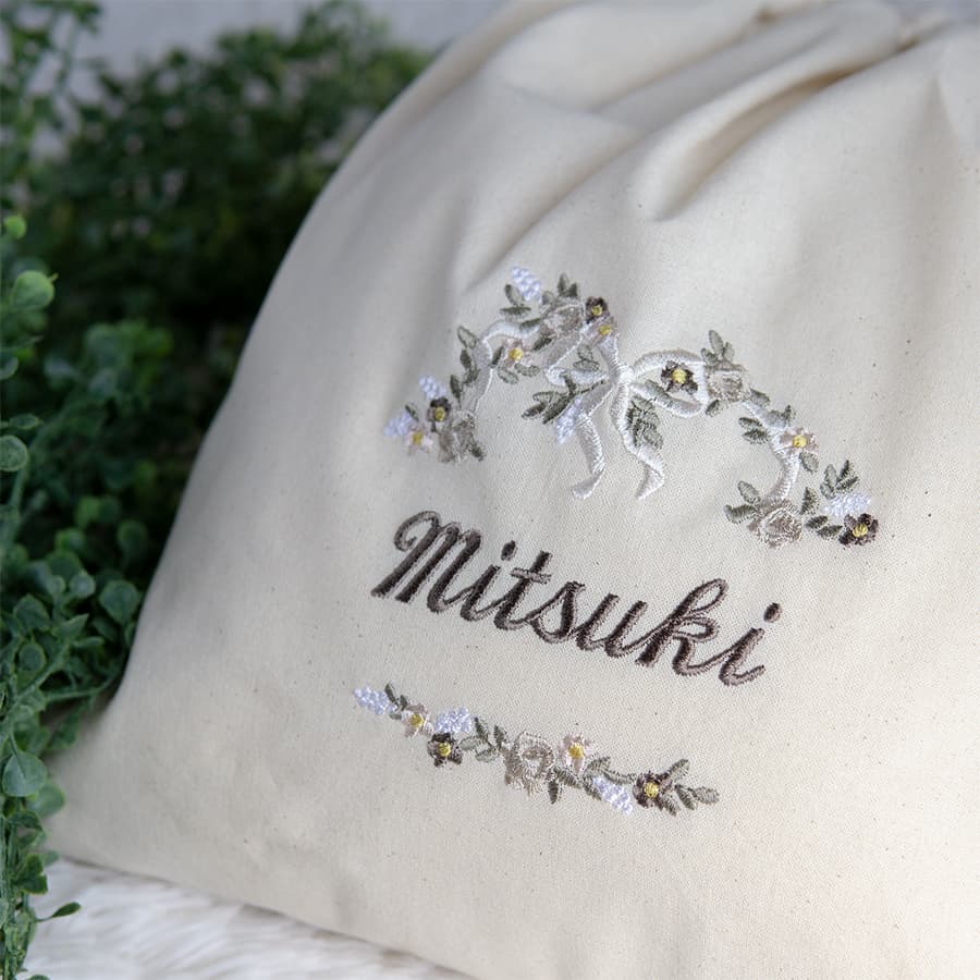 刺繍名入れ 1歳誕生日 一升餅 名前入りリュック・生成り・フルール・オン・レーヴ・ニュアンス