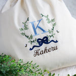 画像をギャラリービューアに読み込む, 刺繍名入れ 1歳誕生日 一升餅 名前入りリュック・生成り・アンブレーム・ブルー
