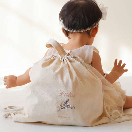 一升餅 1歳誕生日 刺繍名入れ 名前入りリュック・生成り・クラッチブーケ
