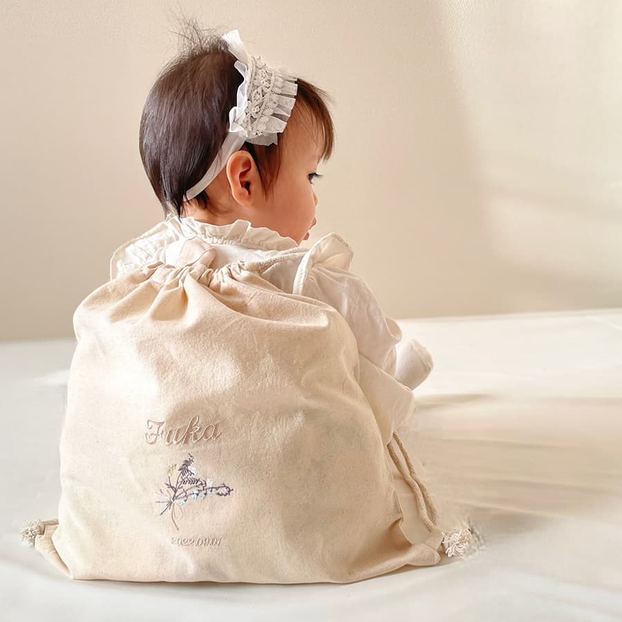 一升餅 1歳誕生日 刺繍名入れ 名前入りリュック・生成り・クラッチブーケ