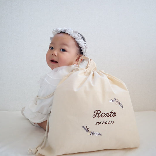刺繍名入れ 1歳誕生日 一升餅 名前入りリュック・生成り・モデラート